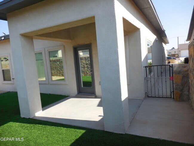 Building Photo - 7405 Norte Portugal Ln