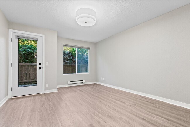 Building Photo - Bright Beacon Hill Condo in Secure Gated C...