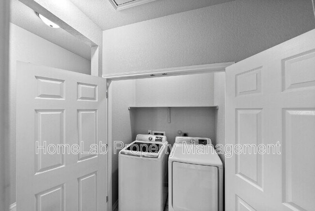 Building Photo - 170 Tedder St