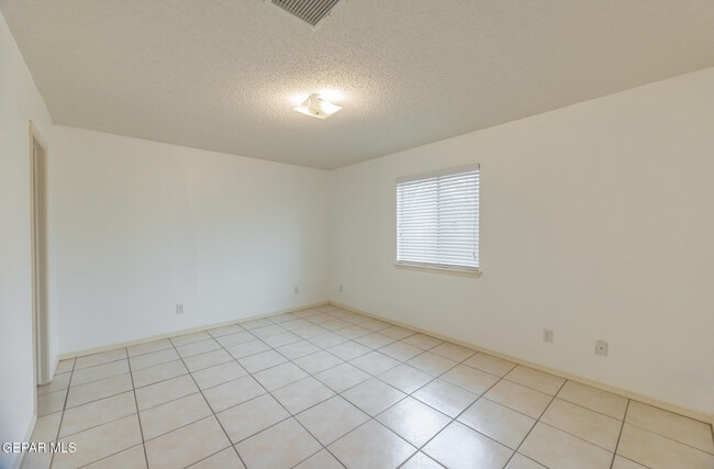 Building Photo - 13771 Paseo Central Ave