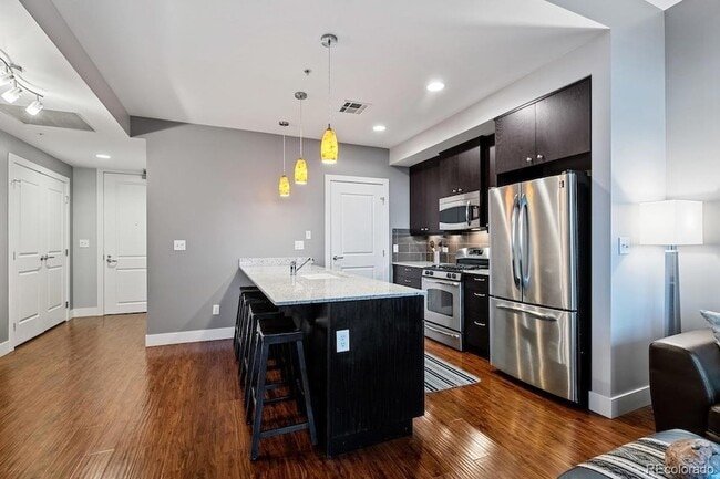 Building Photo - 2001 Lincoln St