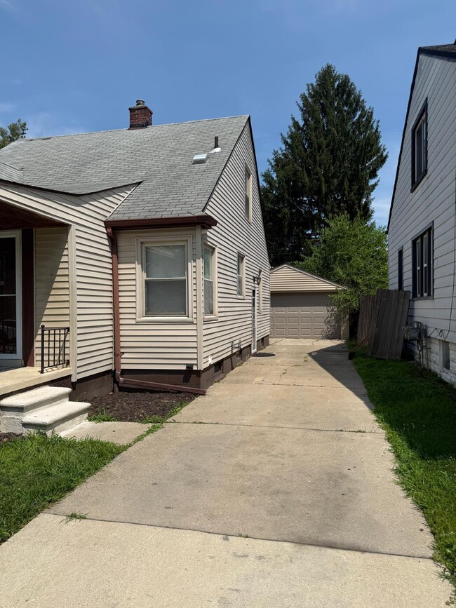 Building Photo - 24800 Cherry St