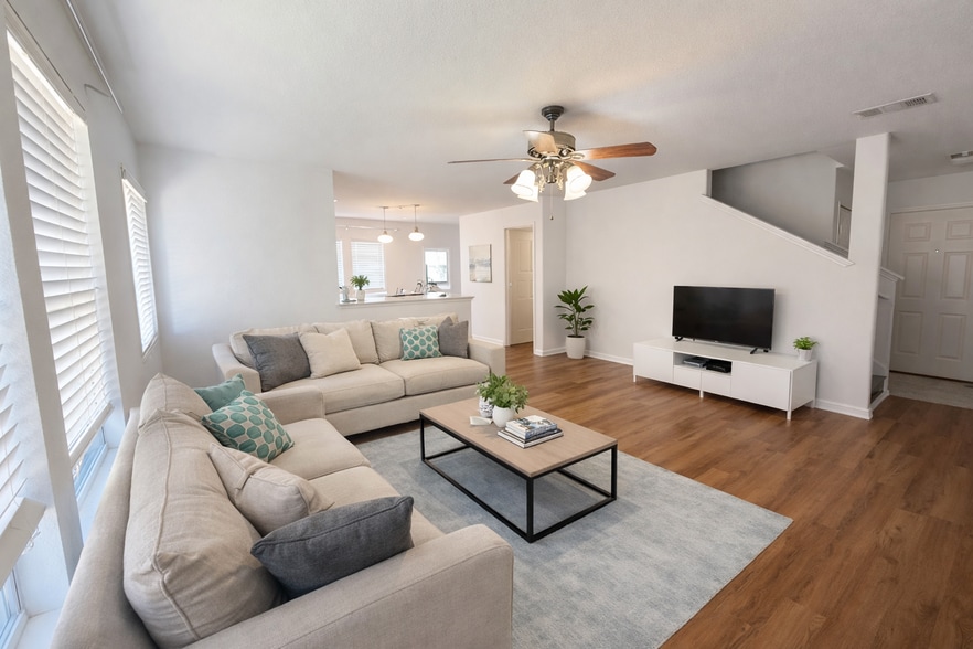 Building Photo - 1011 Ranchero Rd