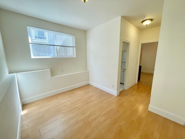 Building Photo - 2624 Sutter St