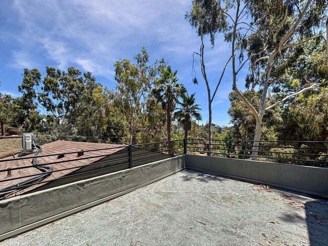 Building Photo - Charming & Spacious 2BD/2.5BA House in Nor...