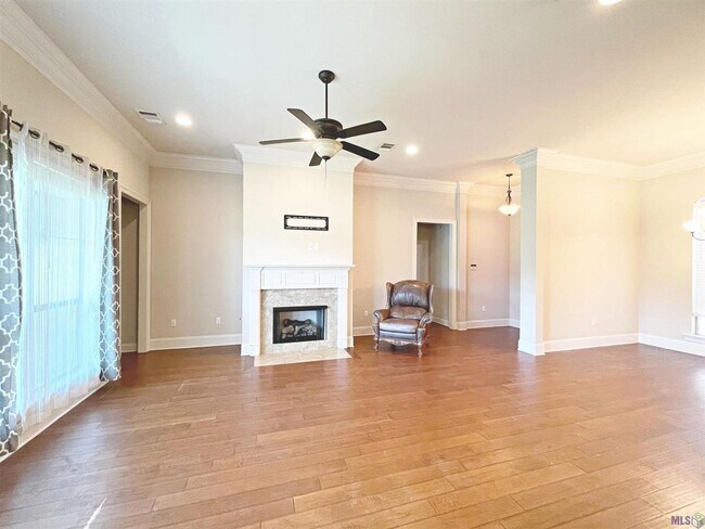 Building Photo - 3 Bedroom House in Gated Community| Community Pool