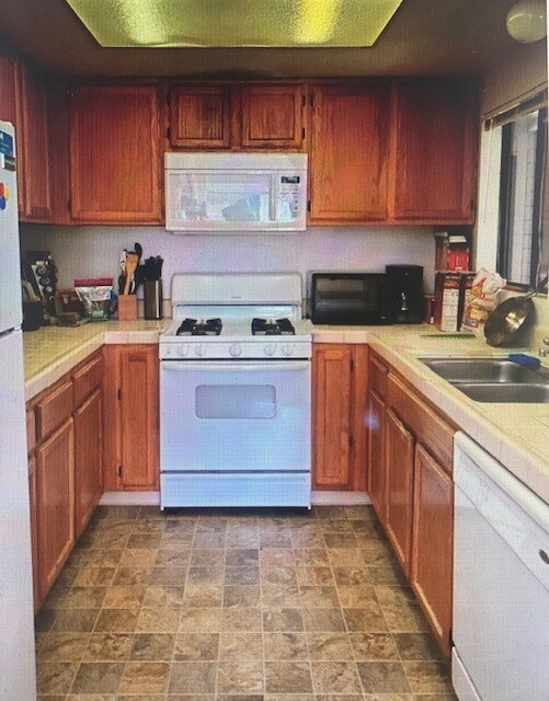 Building Photo - 45 Stenner St