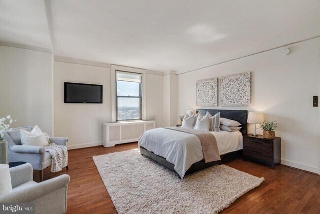 Building Photo - 2031 Locust St