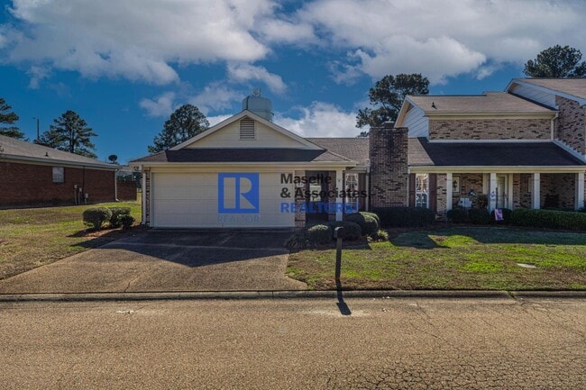 Building Photo - 2 Bed/2 Bath Townhouse in Brandon