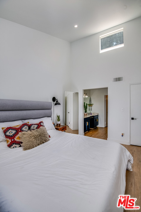 Ensuite Bathroom w Double sink and 2 closets - 7800 Topanga Canyon Blvd