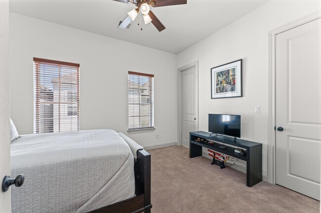 Building Photo - 1139 W 21st St