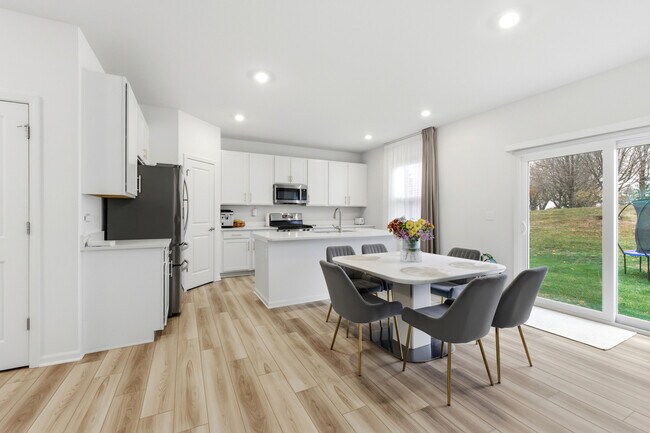 Building Photo - 8503 Rosehall Dr