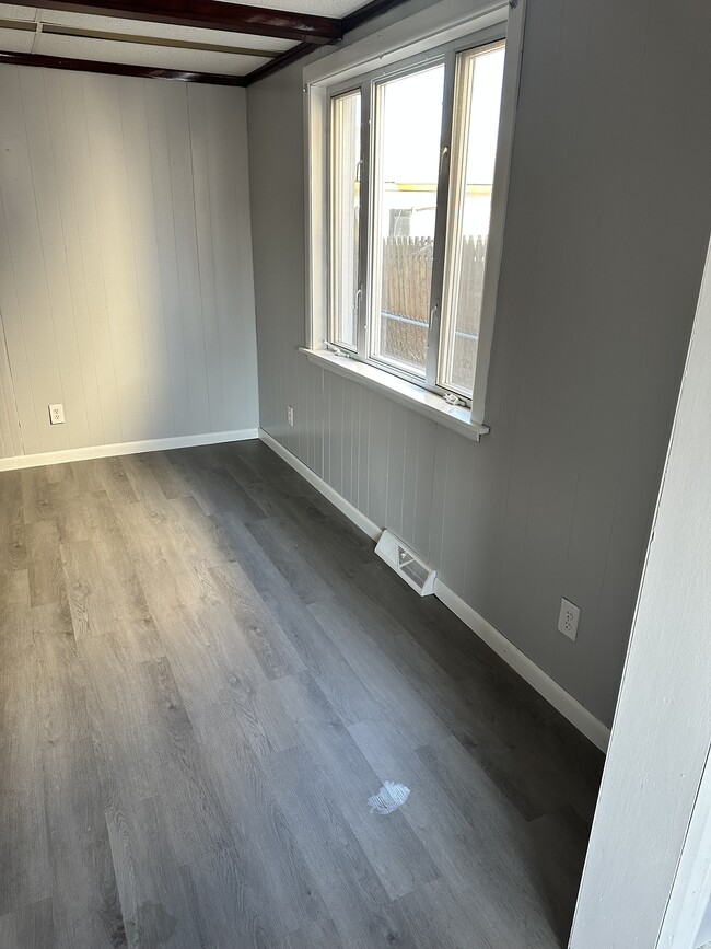 Building Photo - 307 N Everett Ave