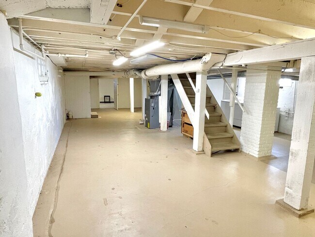 Building Photo - Rose City Park 2 bed, 2 bath with classic ...