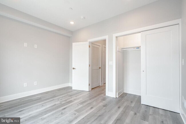Building Photo - 5122 Ranstead St
