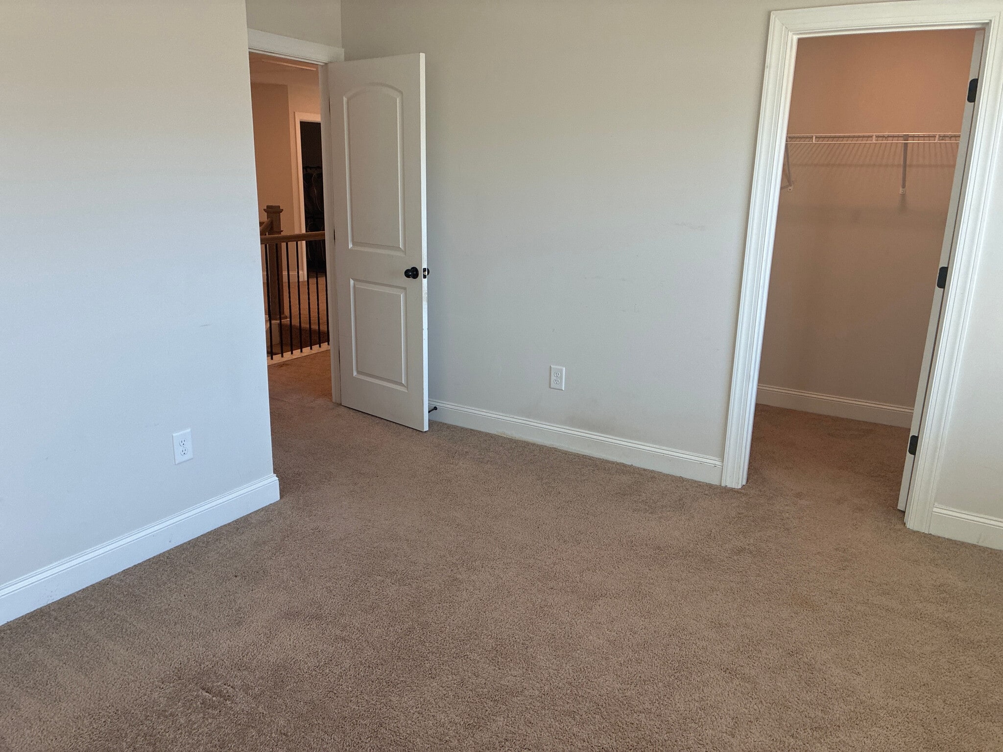 Building Photo - Room in House on Benjamin Dr