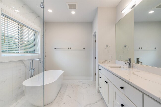 Building Photo - 19 Shute Path