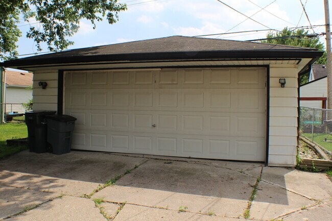 Building Photo - 23314 Deziel St