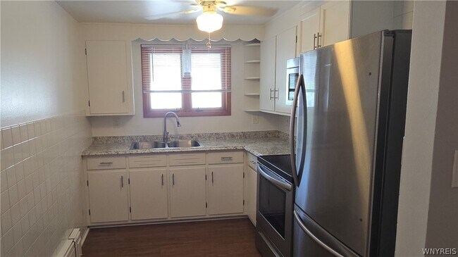 Building Photo - 525 Huxley Dr