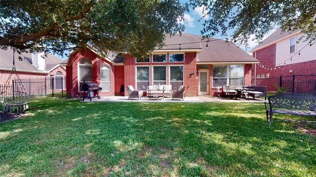 Building Photo - 16422 Red Crest Dr