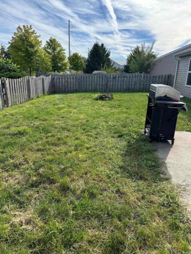 Building Photo - Split Floor Plan 3B2B Ranch in Lindberg Village