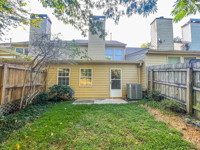 Building Photo - 325 Towergate Pl