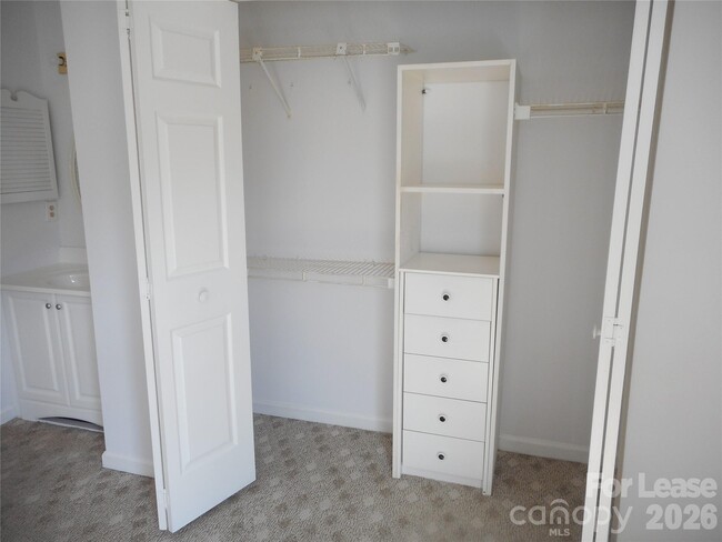 Building Photo - 8235 Circle Tree Ln