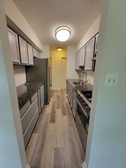 Building Photo - 3332 Woodburn Village Dr