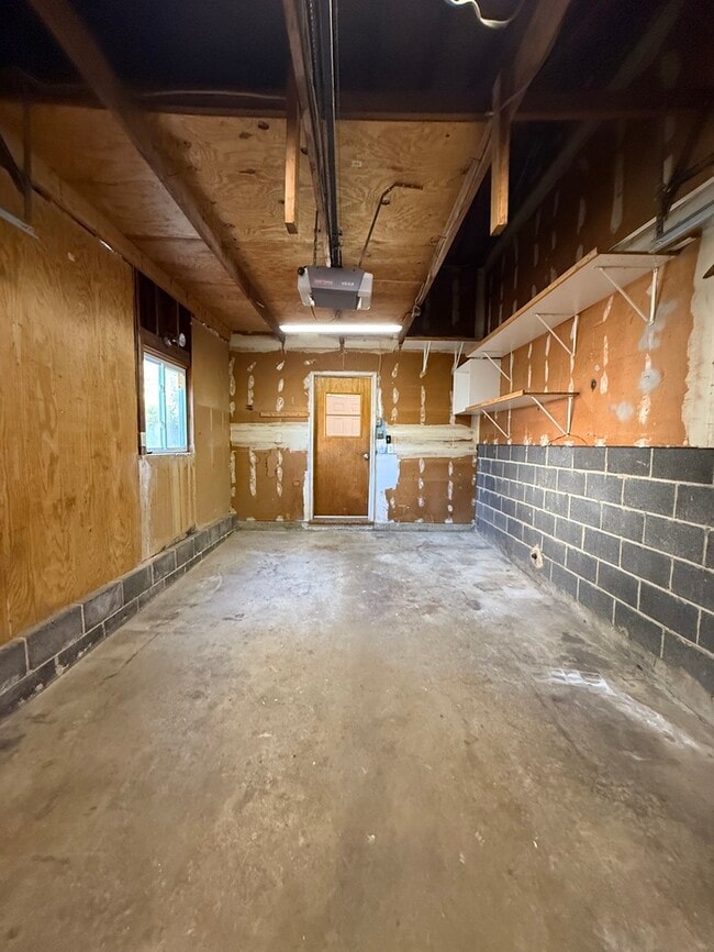 Building Photo - 205 Mardale Dr