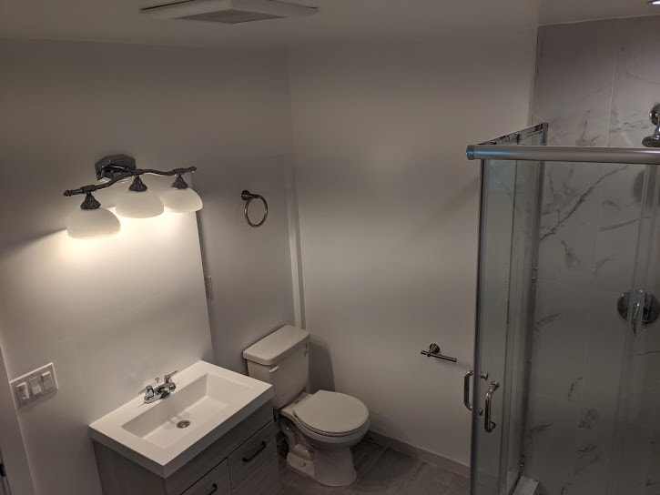 Spacious bathroom with walk-in shower - 6534 Peterson Ave