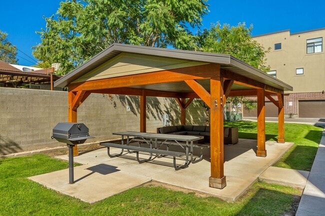 Building Photo - Stunning 3-Bedroom, 3.5-Bath Home with Modern Comforts