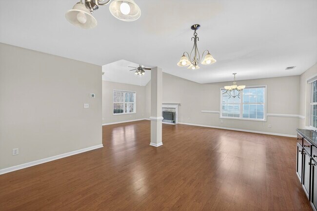 Building Photo - 155 W River Bend Dr