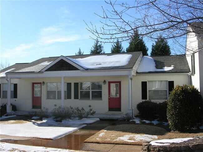 Building Photo - 1000 Stone Gate Ln SE