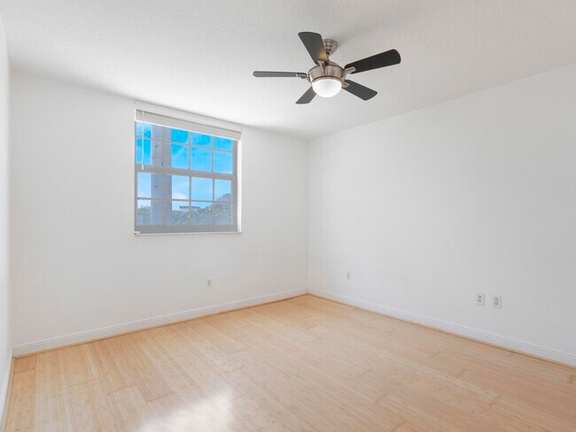 Building Photo - 610 Clematis St
