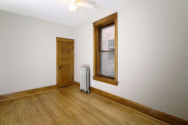 Building Photo - 2036 N Sawyer Ave