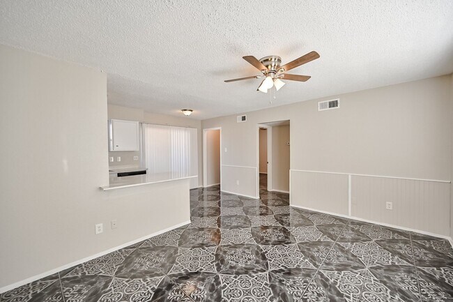 Building Photo - 8002 Cambridge Cir