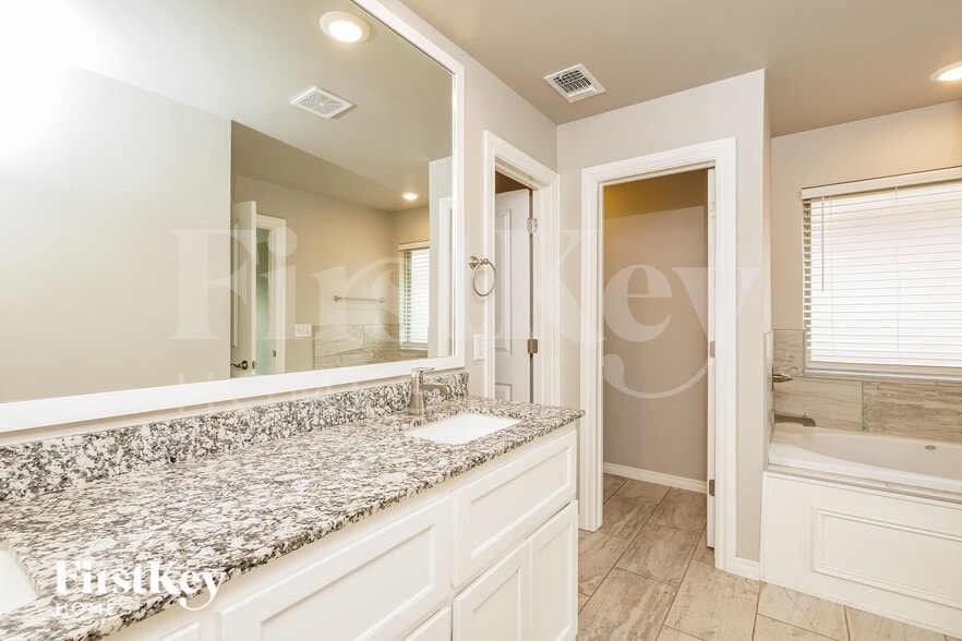 Building Photo - 616 Texoma Dr