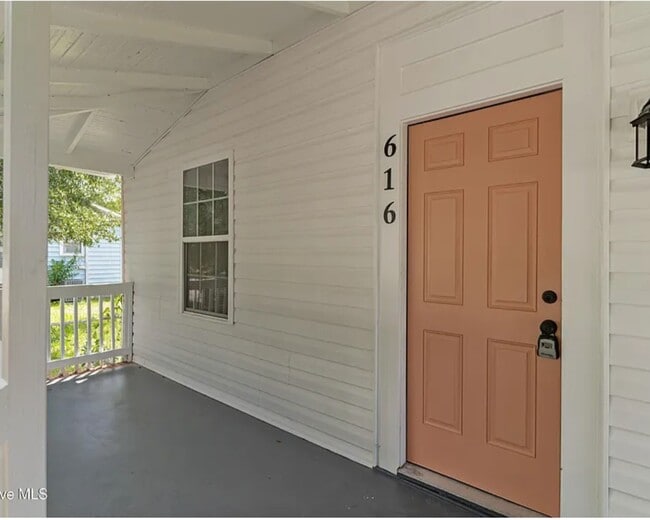 Building Photo - House