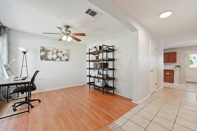 Building Photo - 252 Fall Creek Dr