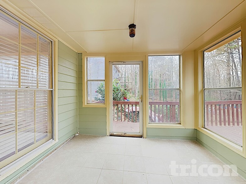 Building Photo - 2651 Laurel Woods Ln SE