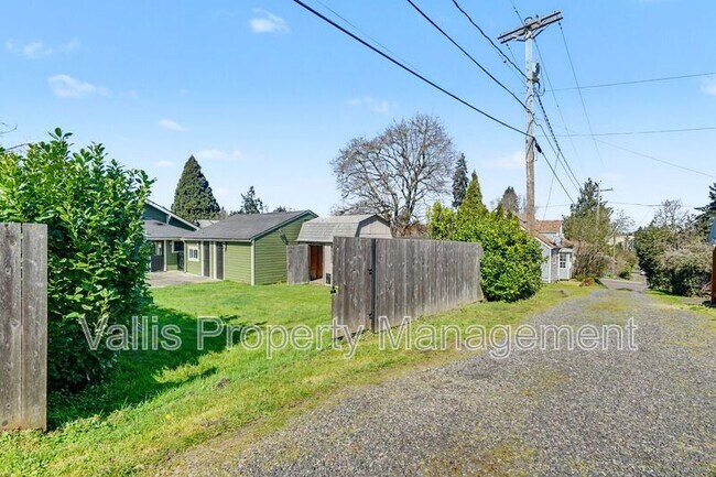 Building Photo - 2350 Cottage St SE