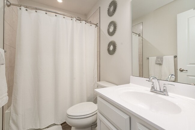 Building Photo - Premier End-Unit Townhome in Valley Run: A...