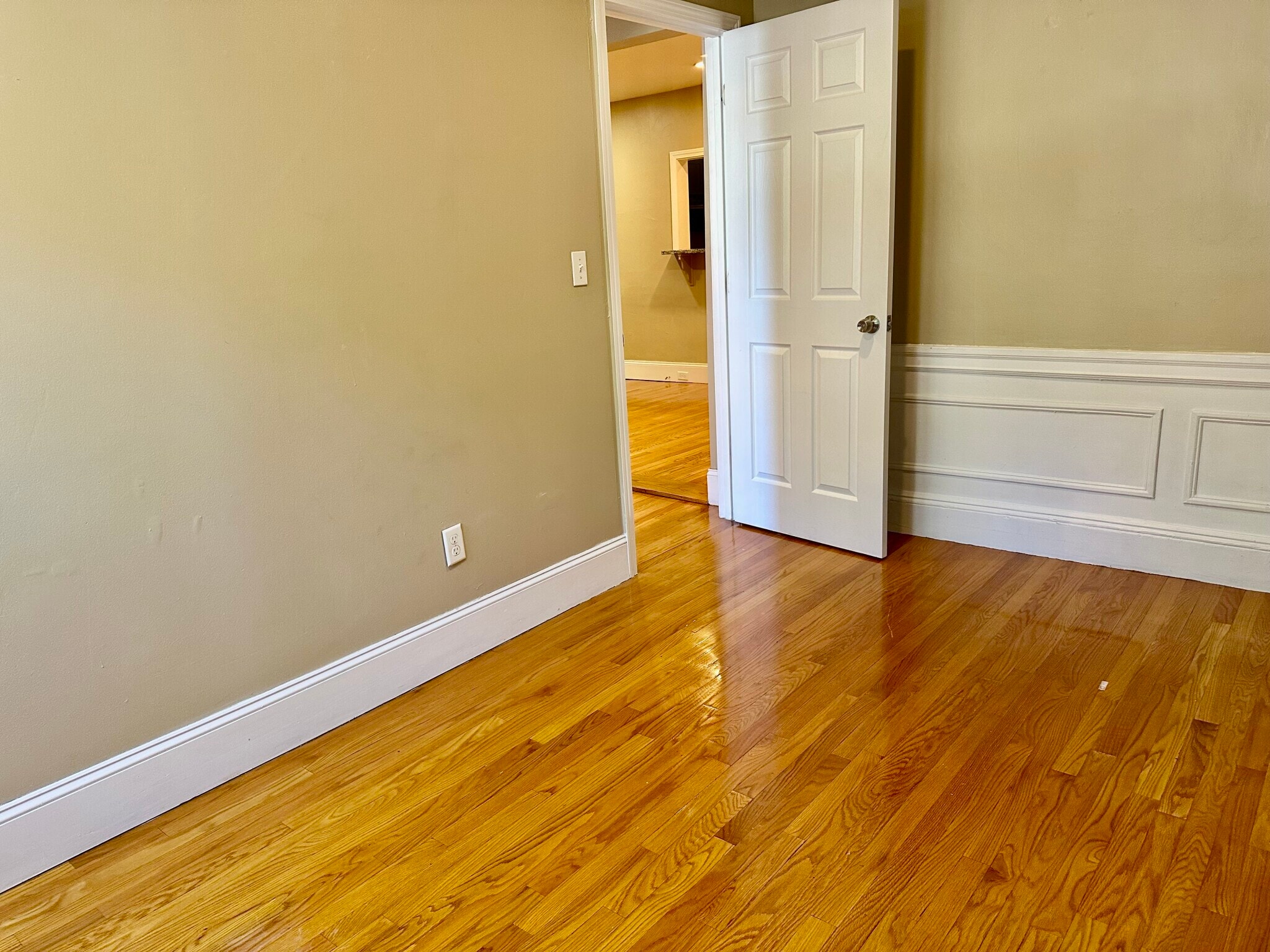 Building Photo - 72 Egmont St