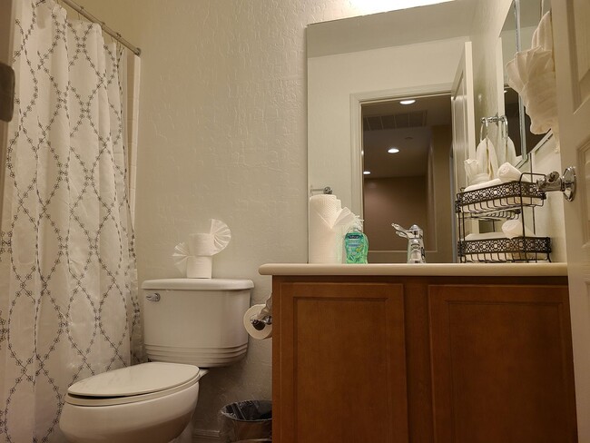 Building Photo - Fully Furnished 3 Bedrooms 2 Car Garage with Community Pool & Spa