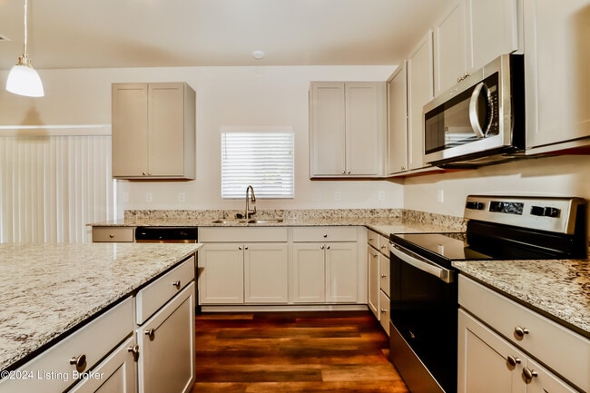 Building Photo - 443 Vildana Wy