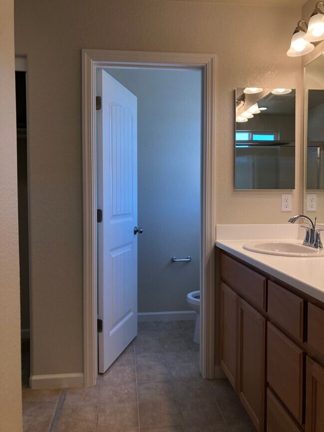 Building Photo - Modesto 3 Bedroom 2.5 Bath Newer Construction
