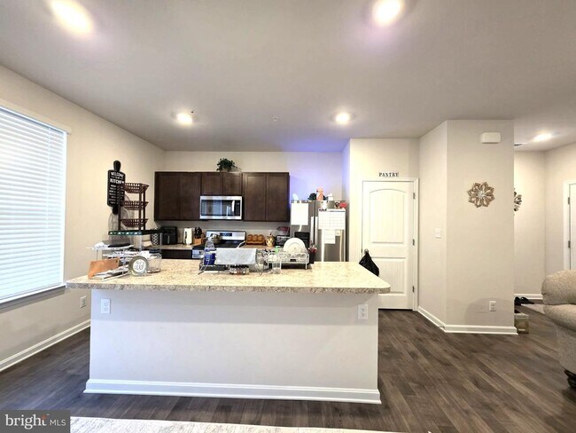 Building Photo - 407 Stream Valley Ct