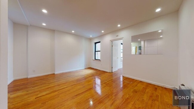 Building Photo - 96 Third Avenue