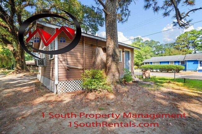 Building Photo - 660 Summerville St