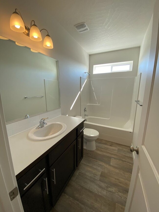 Building Photo - SINGLE FAMILY RANCHER ON ARROW LEAF (APP#146)